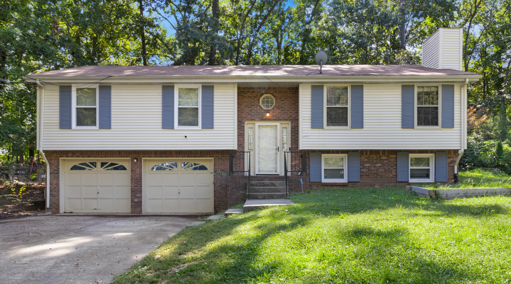 206 Pine Mountain Road Clarksville, TN 37042 - Photo 1 of 17 a front view of a house with a yard