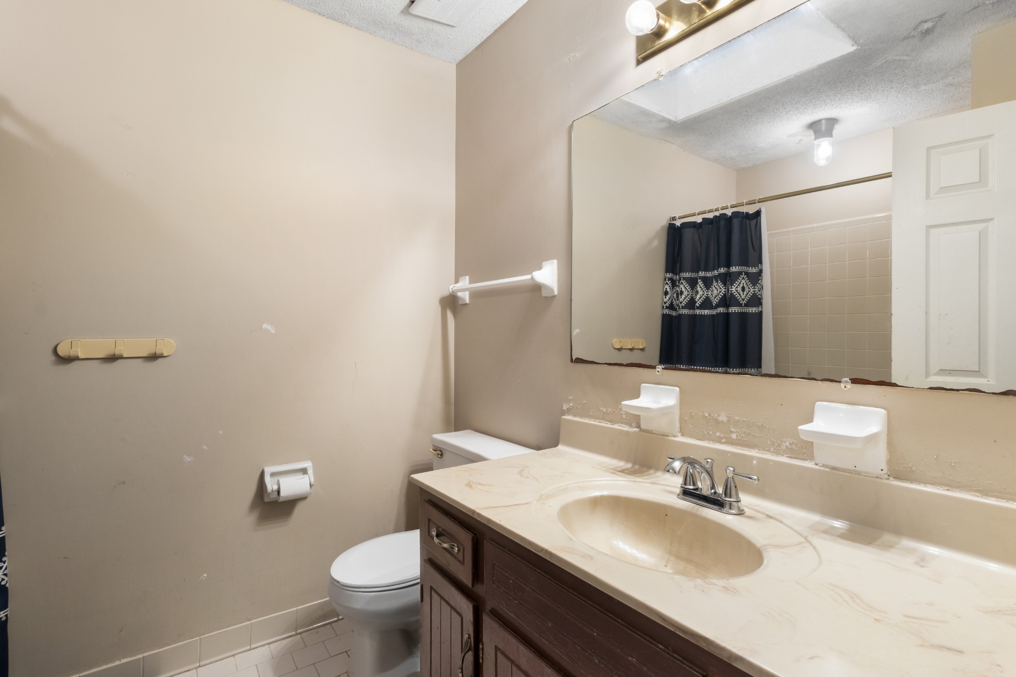 206 Pine Mountain Road Clarksville, TN 37042 - Photo 13 of 17 a bathroom with a granite countertop sink toilet and mirror
