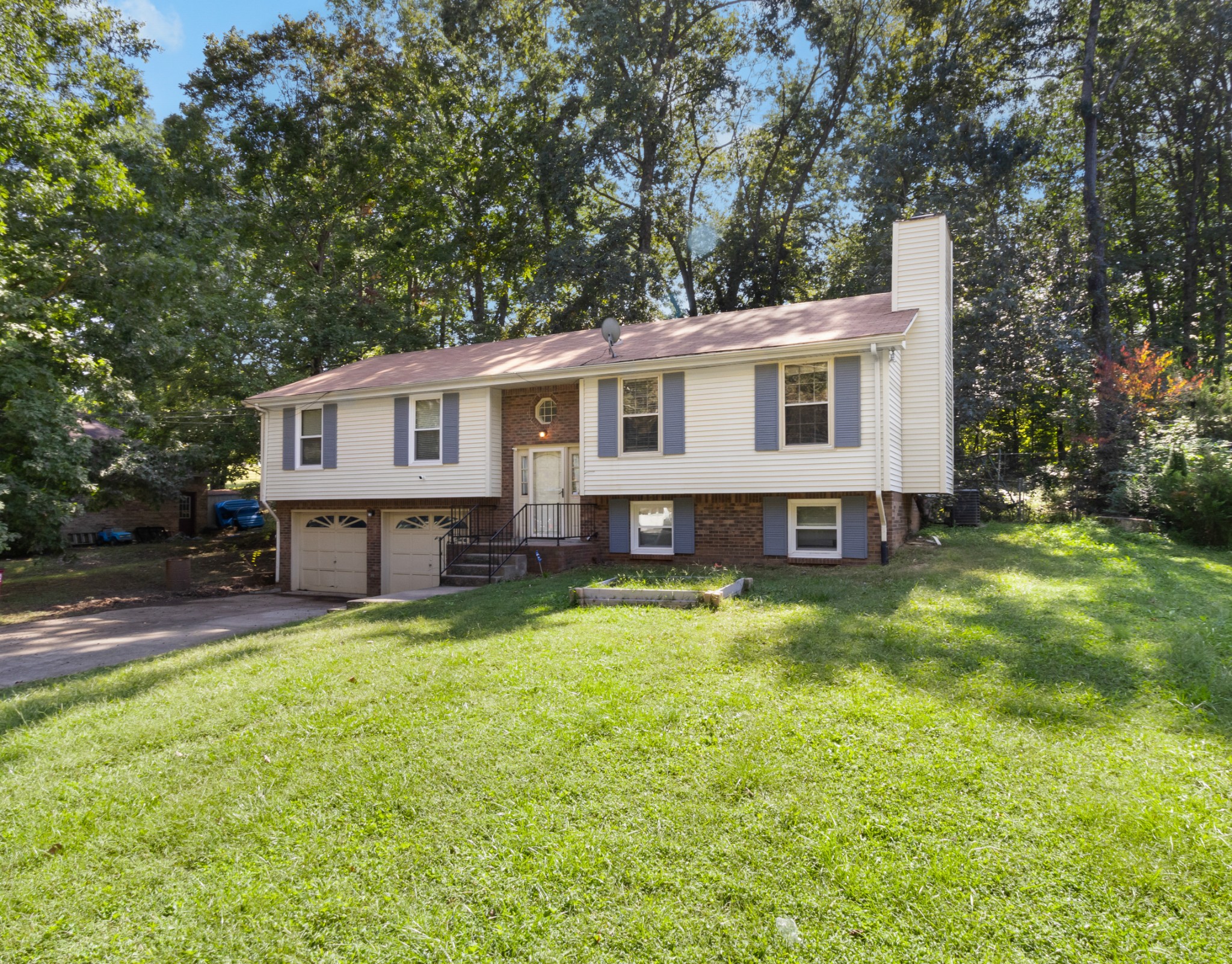 206 Pine Mountain Road Clarksville, TN 37042 - Photo 2 of 17 a view of a house with a yard patio and a swimming pool