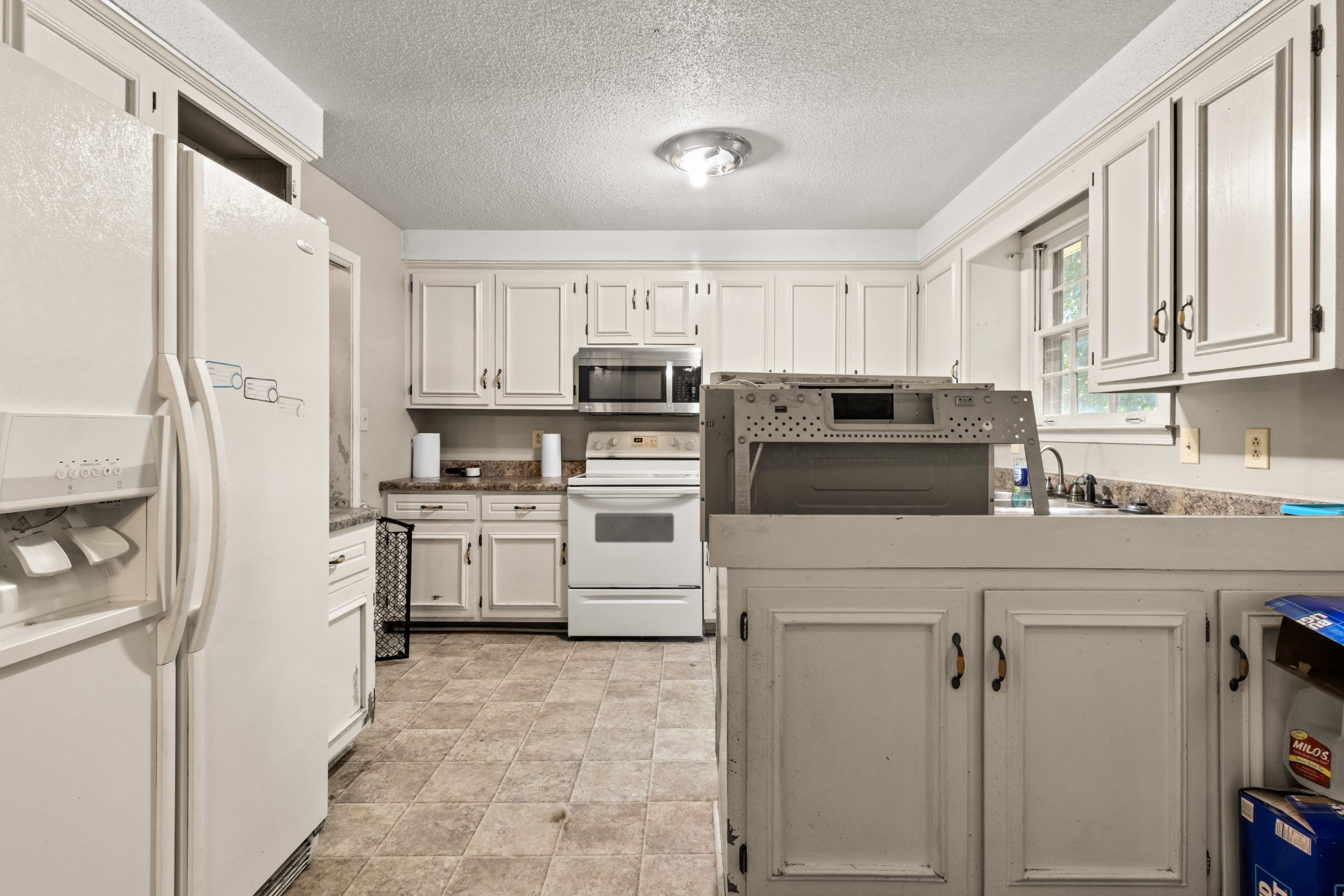 206 Pine Mountain Road Clarksville, TN 37042 - Photo 6 of 17 a kitchen with stainless steel appliances a refrigerator sink and cabinets