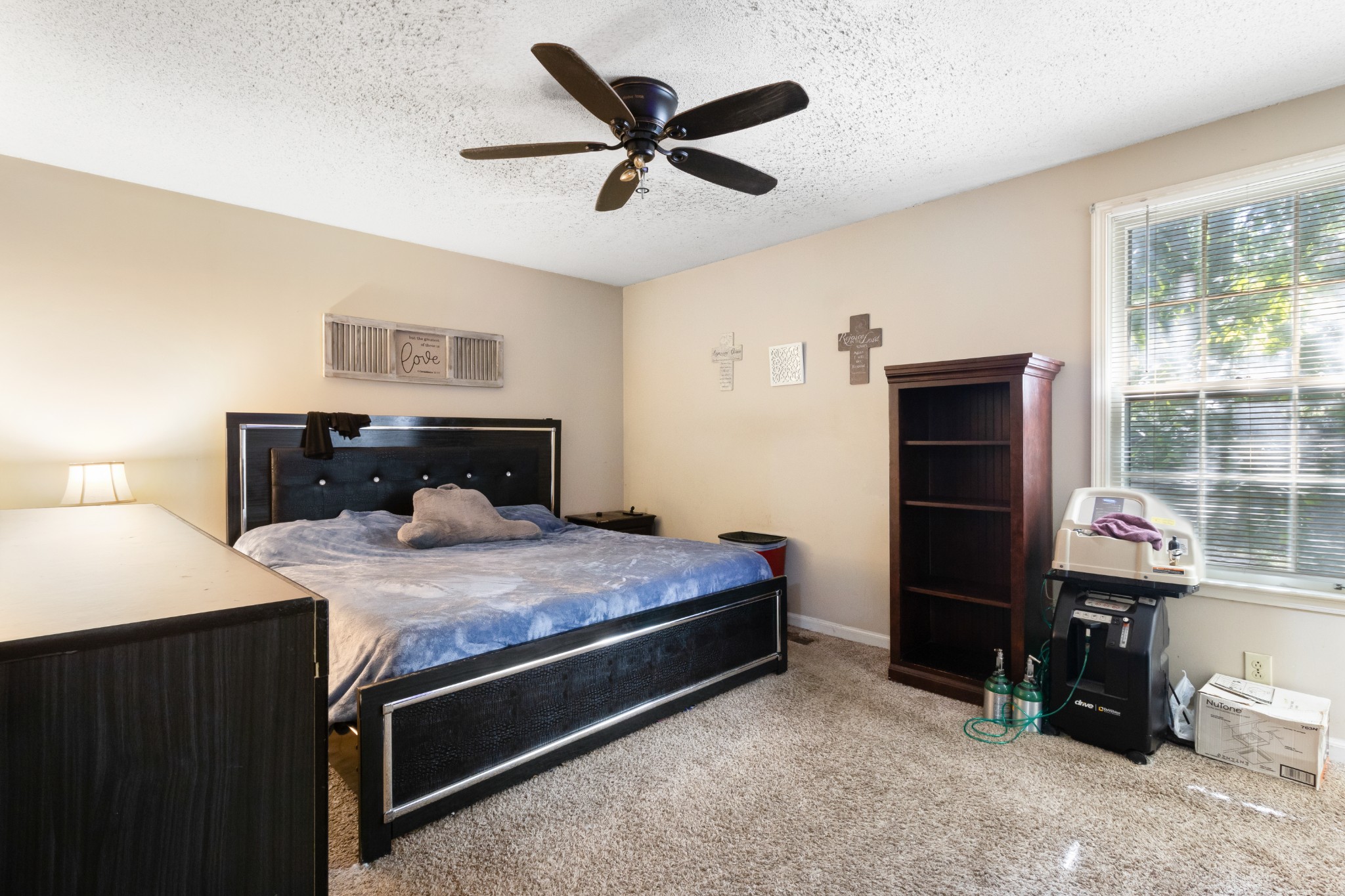 206 Pine Mountain Road Clarksville, TN 37042 - Photo 9 of 17 a bedroom with a bed and a closet