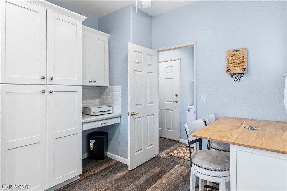 3350 Pheasant Canyon Way, Unit 1008 Laughlin, NV 89029 - Photo 17 of 80 Breakfast area in Kitchen with dark wood-style flooring and baseboards