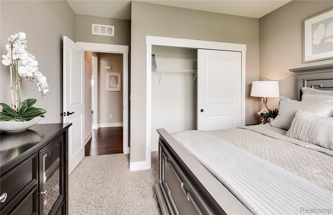 2169 Logan Drive Rochester, MI 48309 - Photo 16 of 22 Parkside - MI - Woodside hr - 1920x1240 (24).jpg