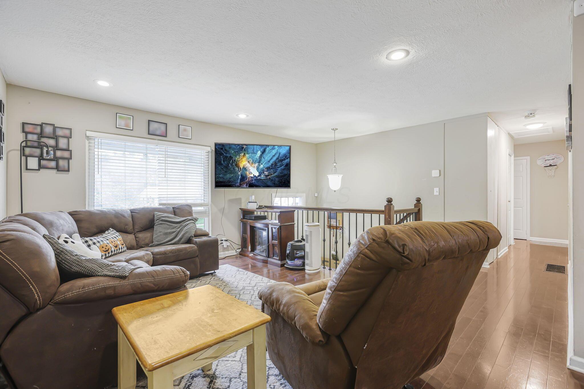 249 Regents Road Columbus, OH 43230 - Photo 10 of 37 10-web-or-mls-SMEP1086