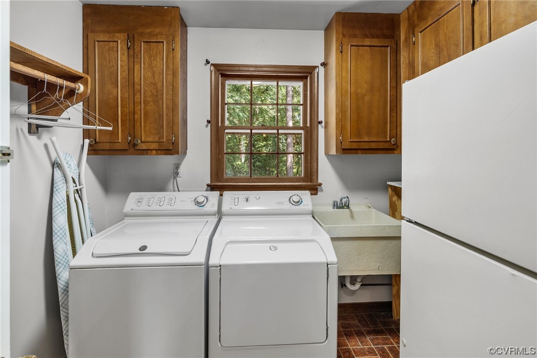 1513 Willingham Road Henrico, VA 23238 - Photo 24 of 40 a utility room with dryer and washer