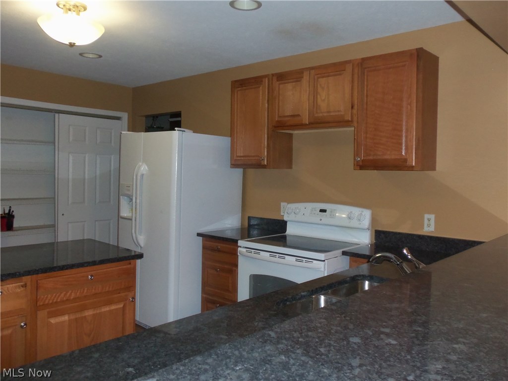 384 Babbitt Road Euclid, OH 44123 - Photo 9 of 24 Gallery Image 9
