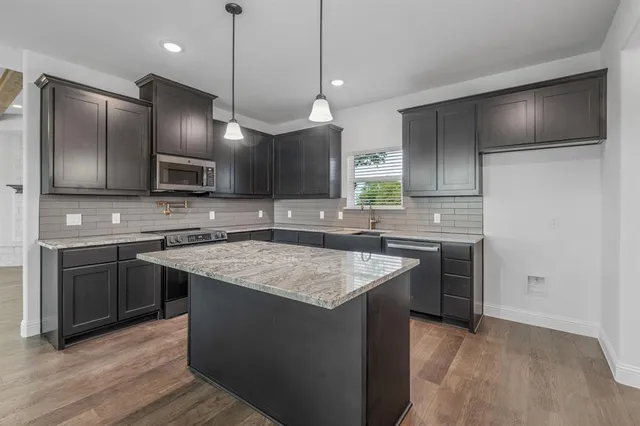 $464,000 | 3821 Pine Road, Poolville, TX 76487