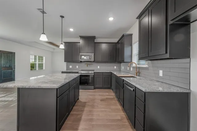 $464,000 | 3821 Pine Road, Poolville, TX 76487