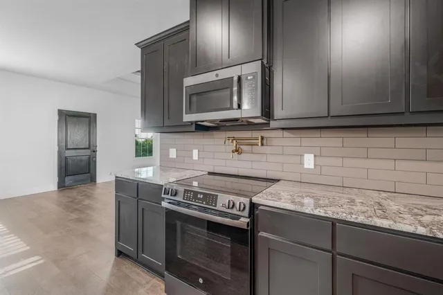 $464,000 | 3821 Pine Road, Poolville, TX 76487