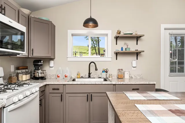 $198,000 | 3269 Moodyville Road, Byrdstown, TN 38549