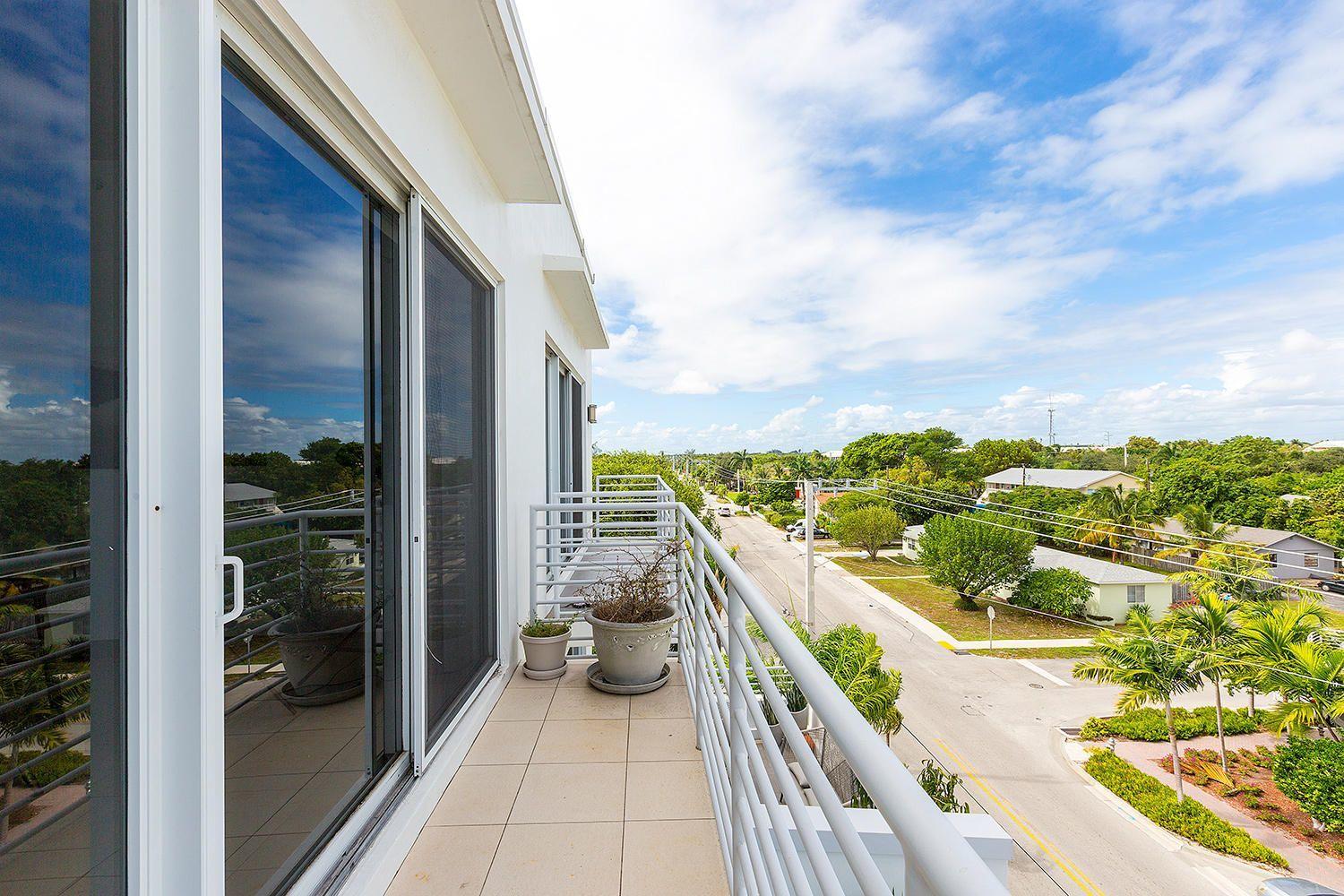 110 Southeast 2nd Street, Unit 402 Delray Beach, FL 33444 - Photo 3 of 30 20200408170532303633000000-o