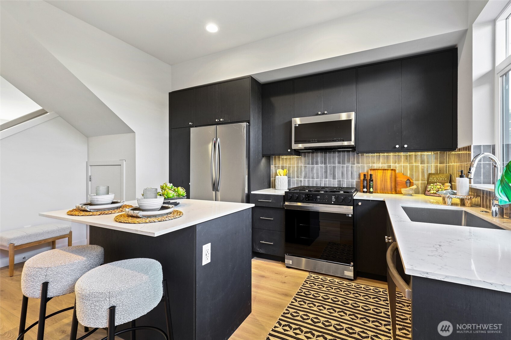 9744 A Holman Road Northwest Seattle, WA 98117 - Photo 10 of 29 Gallery Image 10