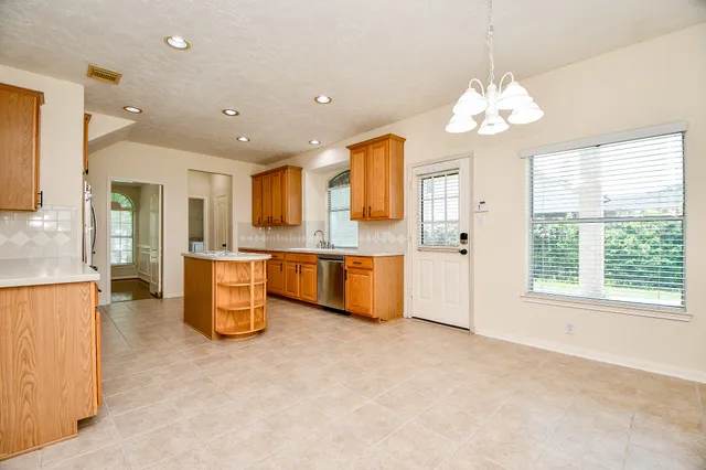 $2,850 | 17411 Lonesome Dove Trail, Houston, TX 77095