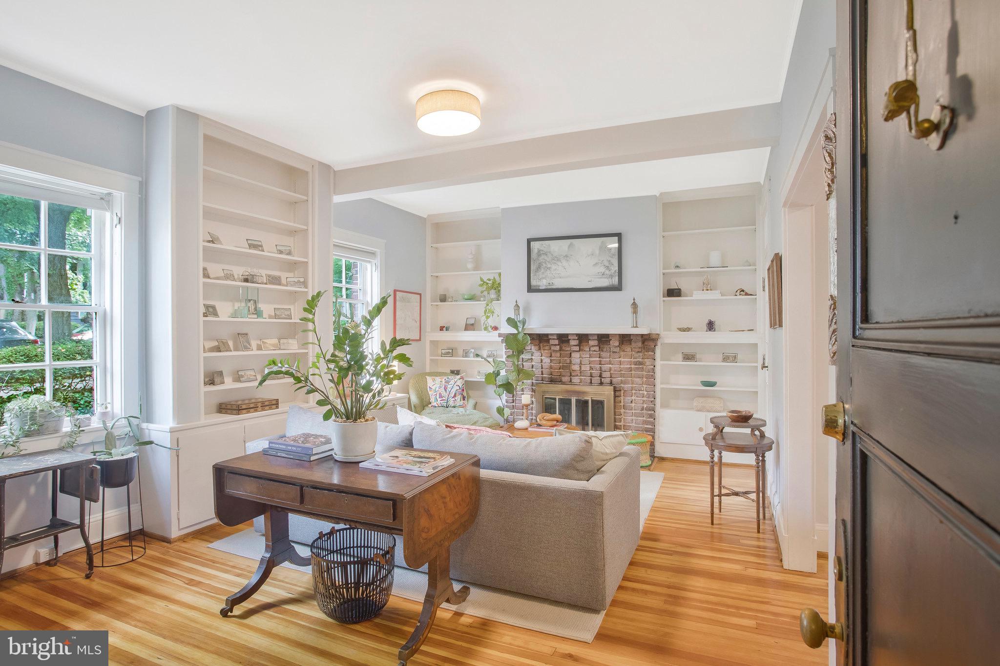 3024 North Calvert Street, Unit A1 Baltimore, MD 21218 - Photo 3 of 41 Sun drenched unit features 3 built-ins and...