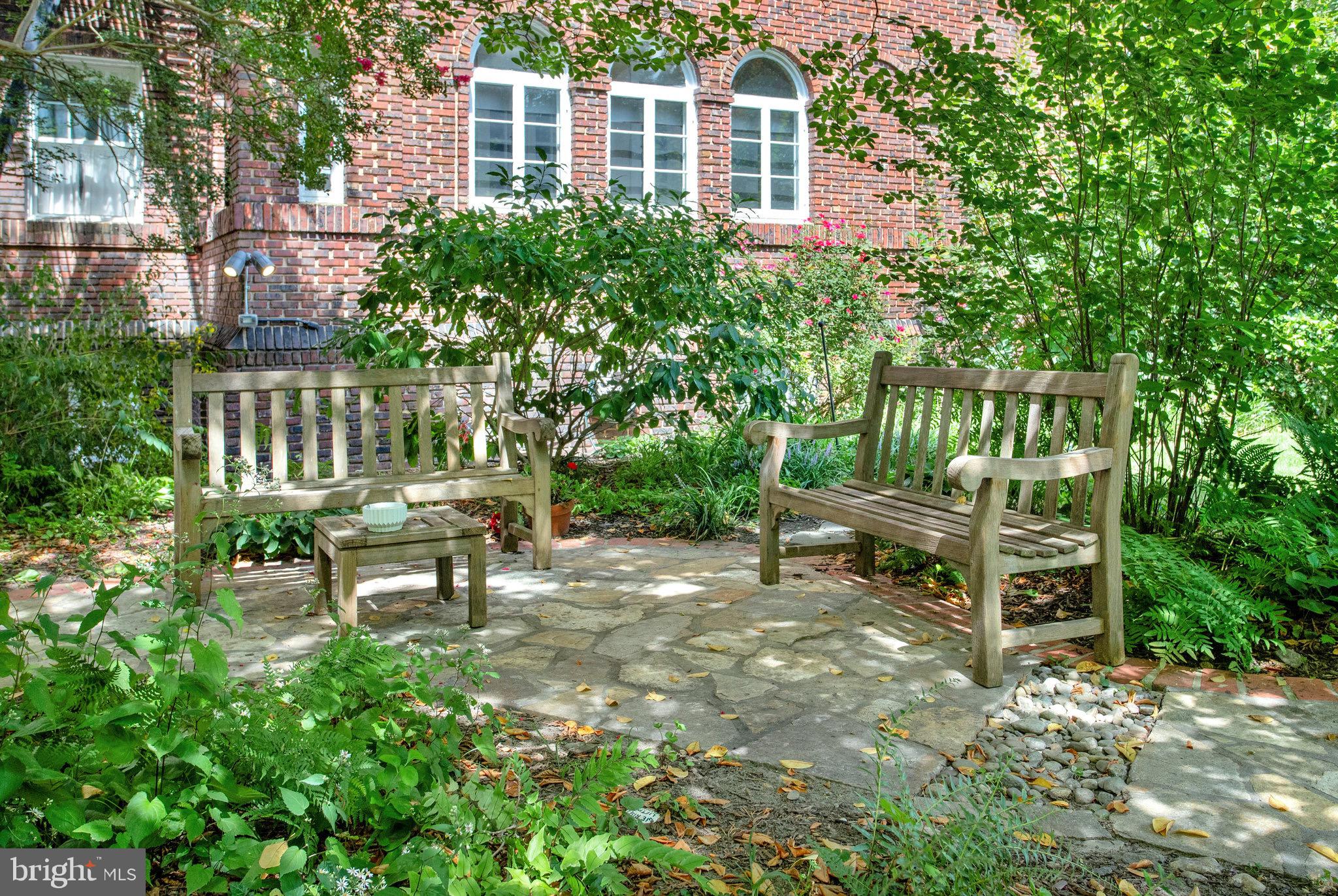 3024 North Calvert Street, Unit A1 Baltimore, MD 21218 - Photo 38 of 41 Community seating areas.