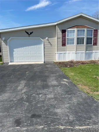 $109,900 | 1377 Duchess Lane, Alden, NY 14004