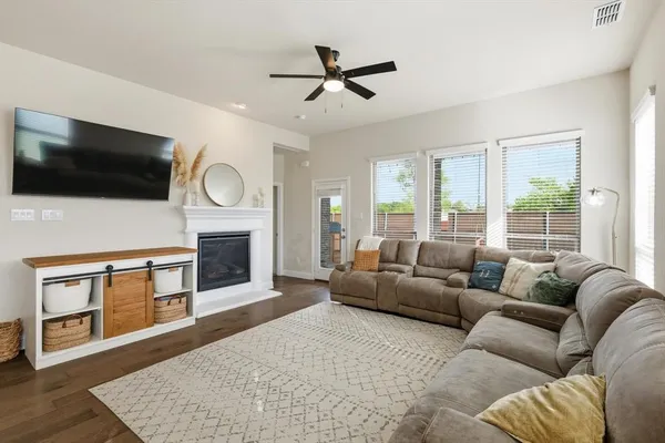 $455,000 | 2109 Falcon Ridge Drive, Mansfield, TX 76063