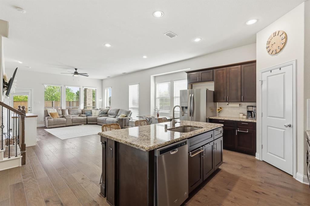 2109 Falcon Ridge Drive Mansfield, TX 76063 - Photo 8 of 40