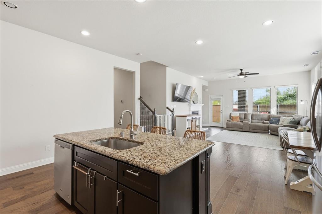 2109 Falcon Ridge Drive Mansfield, TX 76063 - Photo 9 of 40