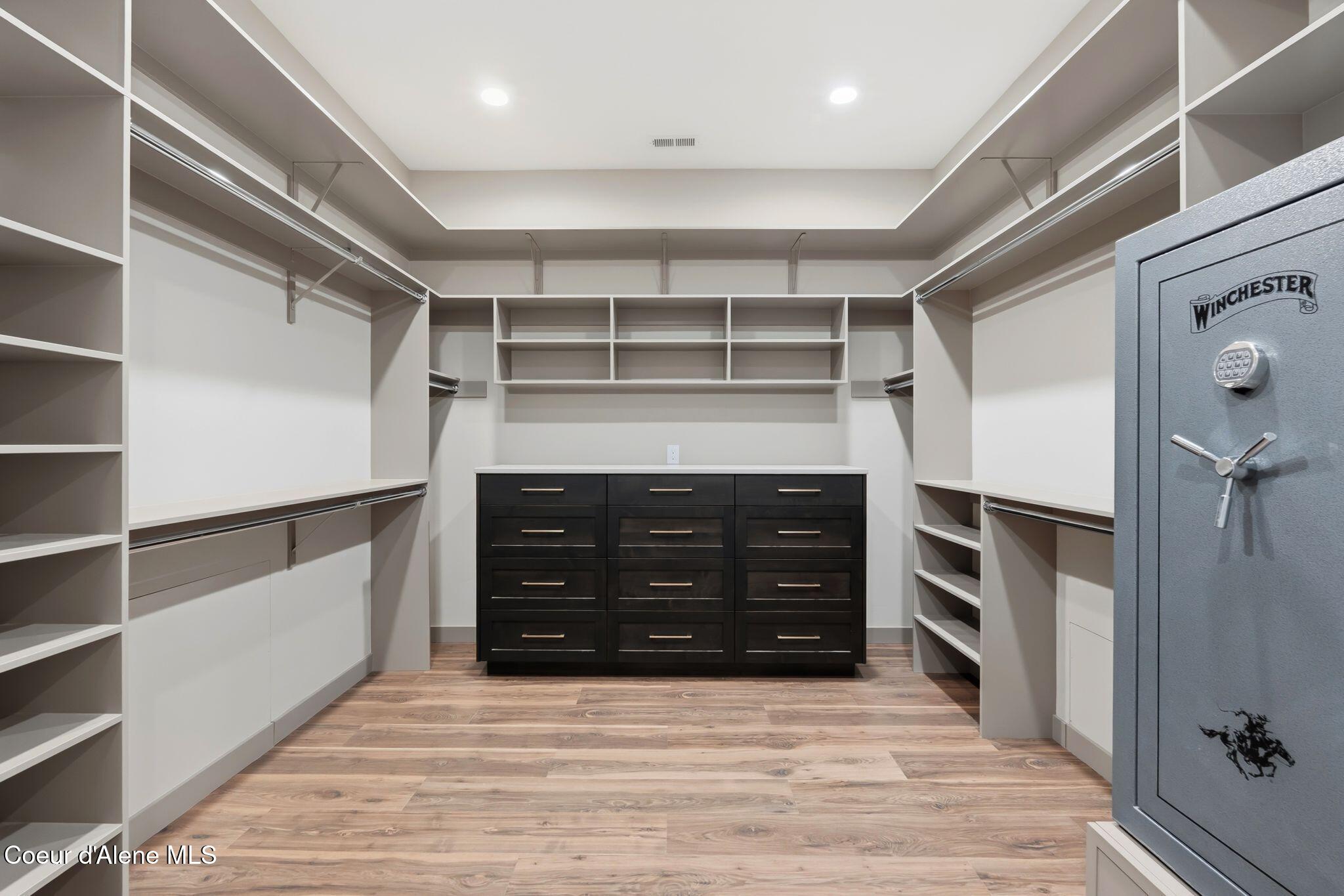 1520 Wrenco Loop Sandpoint, ID 83864 - Photo 17 of 37 Master Closet - Full
