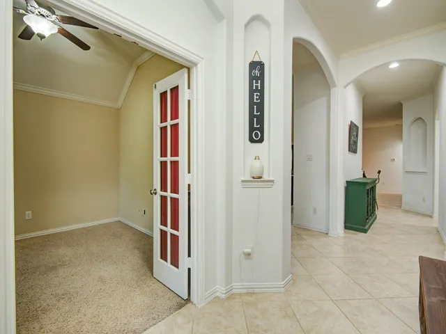 a view of an entryway with a livingroom