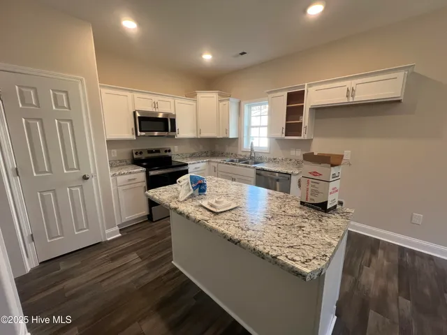 $314,900 | 250 Deer Haven Drive, Richlands, NC 28574