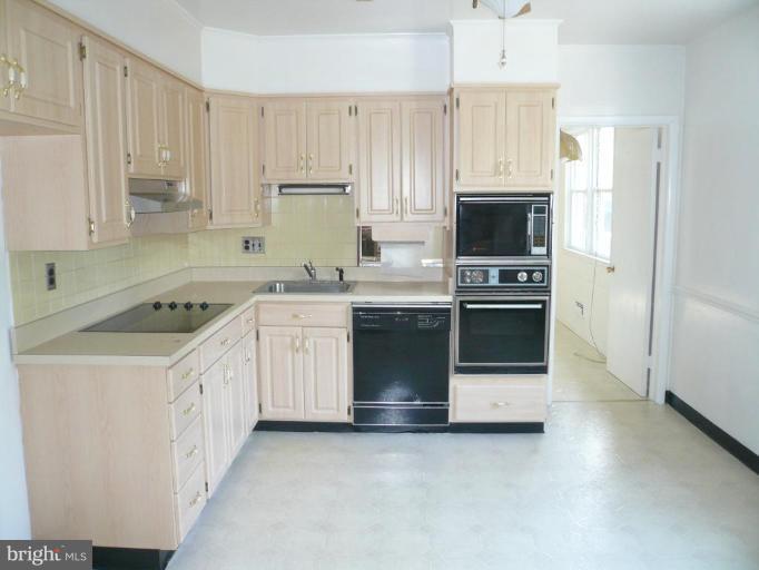 1004 Kirkcolm Road Towson, MD 21286 - Photo 11 of 21 Kitchen