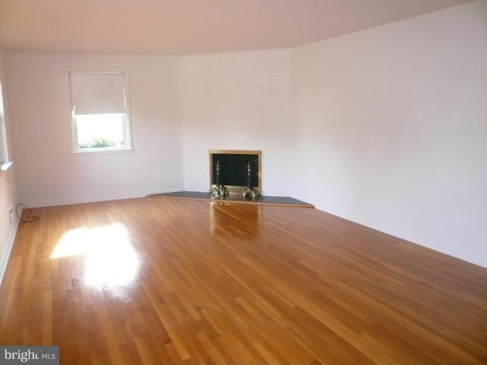 1004 Kirkcolm Road Towson, MD 21286 - Photo 3 of 21 Living Room