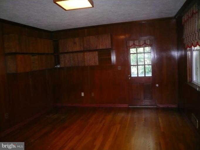 1004 Kirkcolm Road Towson, MD 21286 - Photo 4 of 21 Library