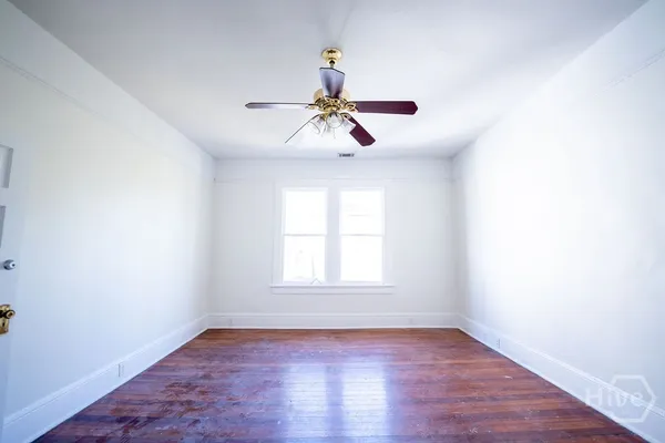 $2,300 | 216 West 41st Street, Savannah, GA 31401