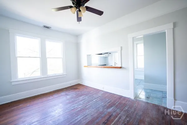 $2,300 | 216 West 41st Street, Savannah, GA 31401