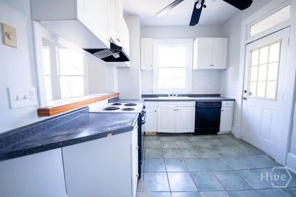 $2,300 | 216 West 41st Street, Savannah, GA 31401