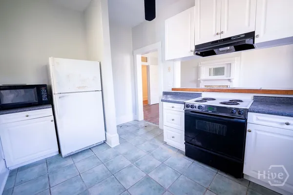 $2,300 | 216 West 41st Street, Savannah, GA 31401