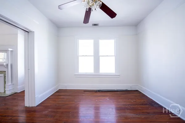 $2,300 | 216 West 41st Street, Savannah, GA 31401