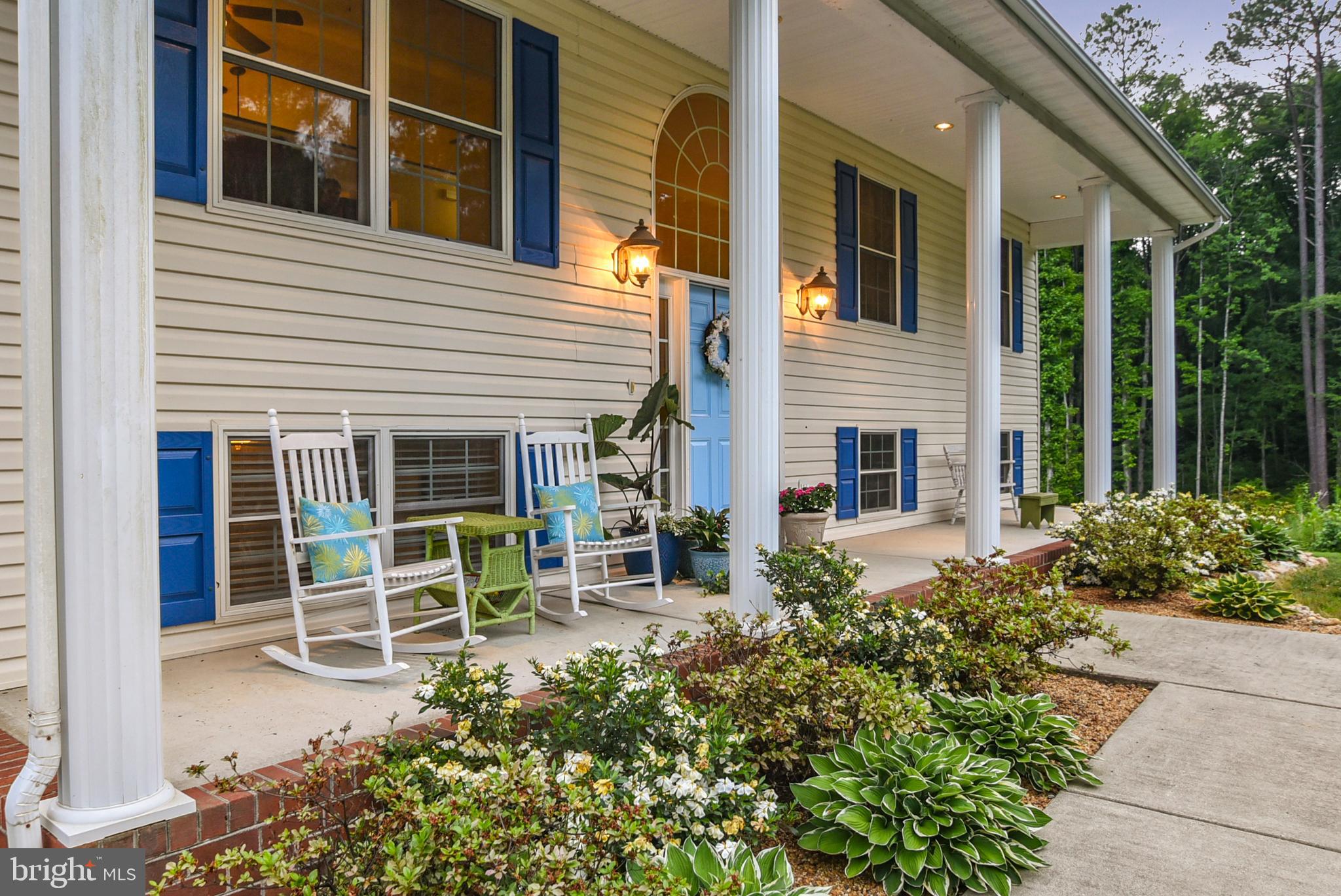 18536 Partlow Road Beaverdam, VA 23015 - Photo 2 of 64 Stately concrete front porch!