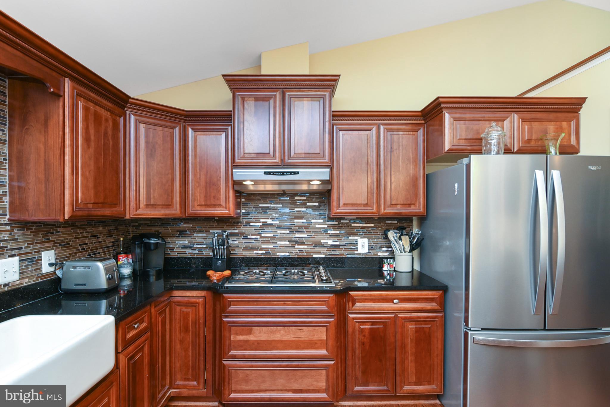 18536 Partlow Road Beaverdam, VA 23015 - Photo 8 of 64 Beautiful cabinets!