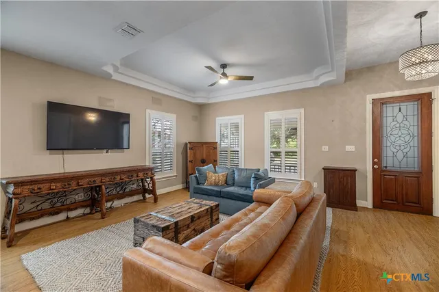 $659,000 | 260 North Santa Clara Avenue, New Braunfels, TX 78130