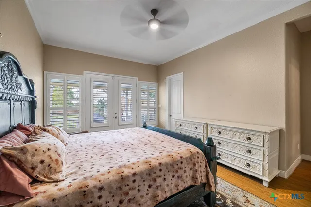 $659,000 | 260 North Santa Clara Avenue, New Braunfels, TX 78130