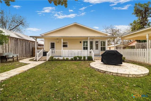 $659,000 | 260 North Santa Clara Avenue, New Braunfels, TX 78130