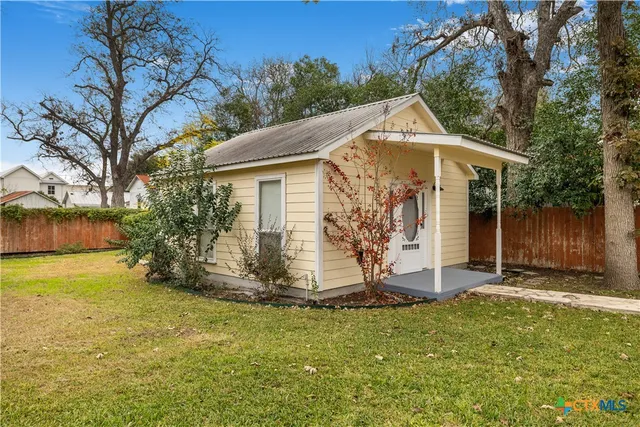 $659,000 | 260 North Santa Clara Avenue, New Braunfels, TX 78130