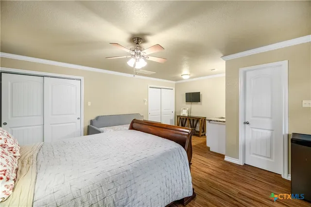 $659,000 | 260 North Santa Clara Avenue, New Braunfels, TX 78130