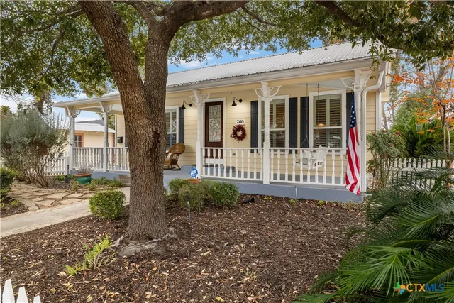 $659,000 | 260 North Santa Clara Avenue, New Braunfels, TX 78130