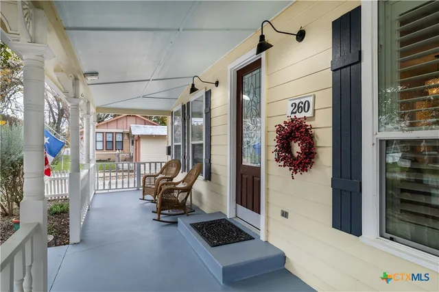 $659,000 | 260 North Santa Clara Avenue, New Braunfels, TX 78130