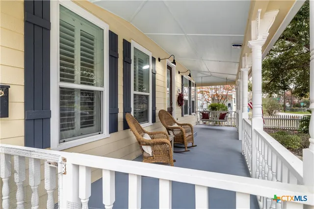 $659,000 | 260 North Santa Clara Avenue, New Braunfels, TX 78130