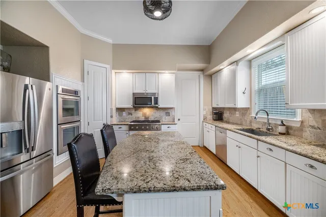 $659,000 | 260 North Santa Clara Avenue, New Braunfels, TX 78130