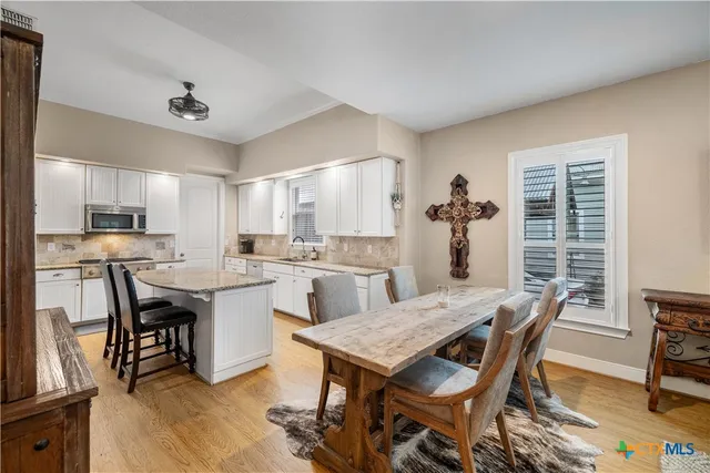 $659,000 | 260 North Santa Clara Avenue, New Braunfels, TX 78130