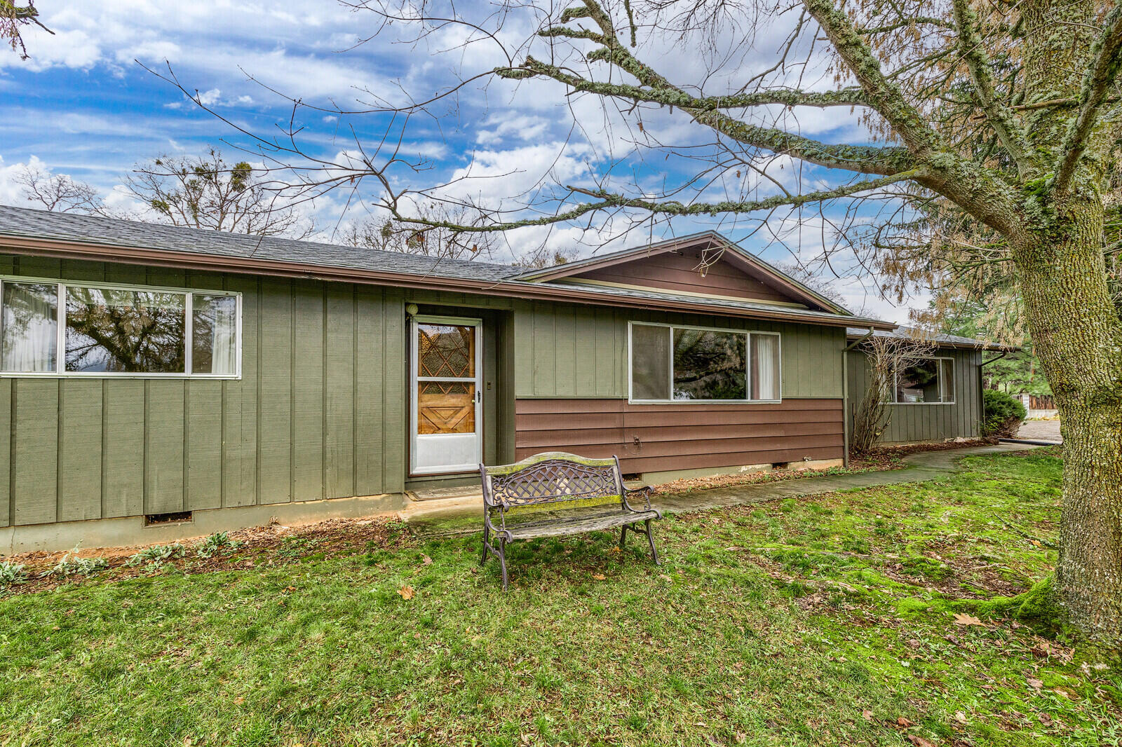 6674 Pioneer Road Medford, OR 97501 - Photo 11 of 68 03_PR_3_mls