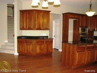 6972 Oakhurst Ridge Road Clarkston, MI 48348 - Photo 4 of 18 Dual Staircase