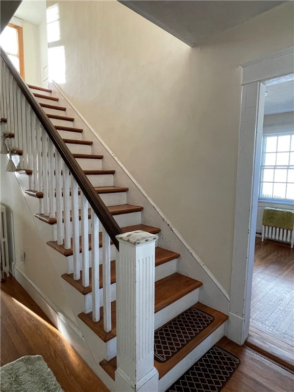 31 Annandale Road Newport, RI 02840 - Photo 4 of 17 Interior stairs/dining room
