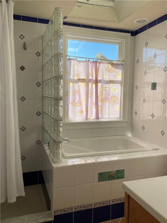 31 Annandale Road Newport, RI 02840 - Photo 9 of 17 Soaking tub and shower